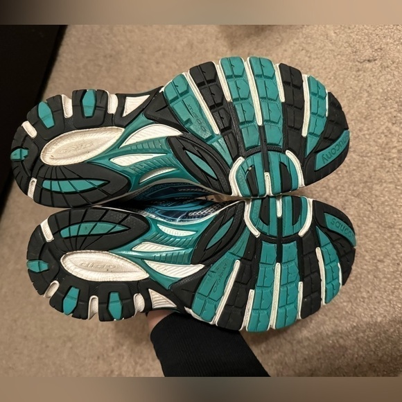 Saucony Blue, grey and white sneakers size 9 - Picture 8 of 9